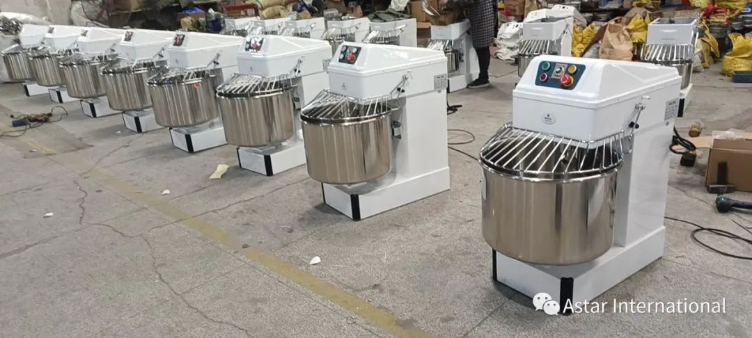 Vertical dough mixer